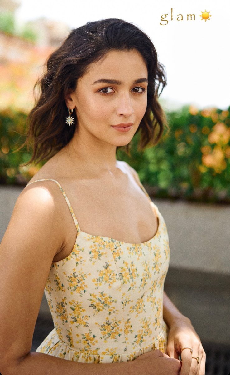 bombaytimes's tweet photo. #AliaBhatt shining bright like the sun in her gorgeous yellow dress ☀️💛
@aliaa08 #Bollywood #PrettyMama #AliaBhattFC https://t.co/sXcro7lh6d