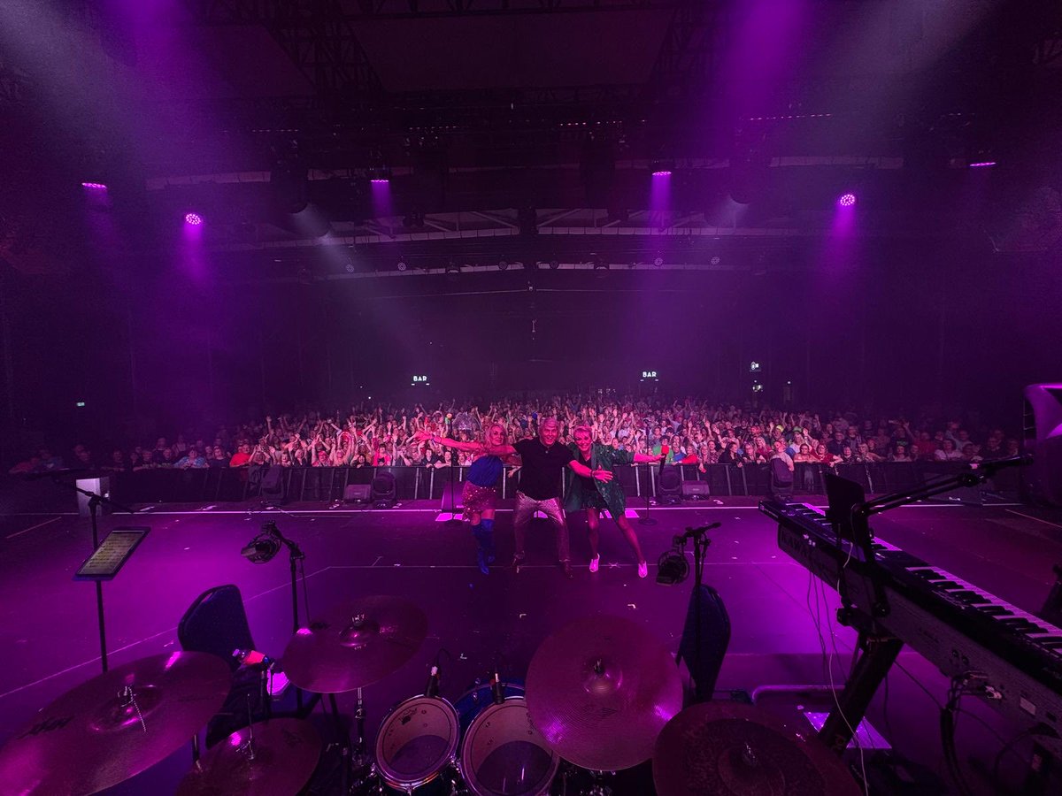 Cherylbaker's tweet photo. Great gig last night at #butlins #skegness #studio36 @TheFizzCMJ #thefizz #bucksfizz #80smusic #80s https://t.co/lblzytV6oD