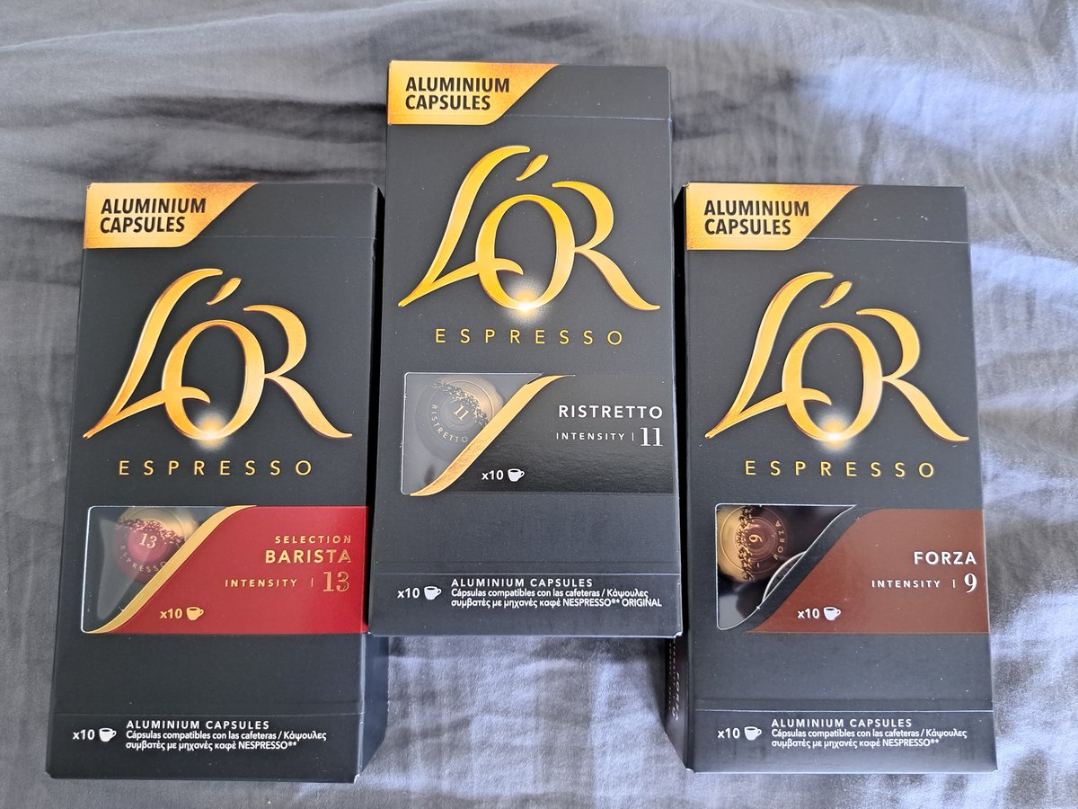 julical801's tweet photo. #ItaliaConLOR #IlPiacereèOro #LORIlPiacereèOro #GiftedByLOR  @lorespresso_it
Forza Italia... io intanto spacchetto i caffè migliori d'Italia! https://t.co/PuDHUTY7vd