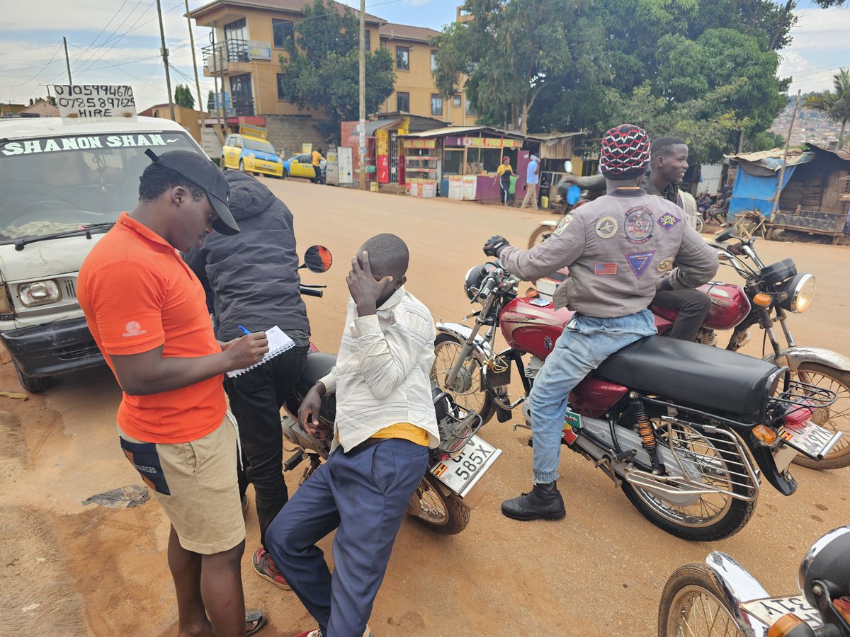 DROSEFRANKLYN's tweet photo. Bodaboda (motorcycle taxis) business in Kampala is usually made of young men (15-35 years). This demographic is significant because bodabodas are the 2nd largest employer after agriculture in 🇺🇬 Uganda. These young men are usually school dropouts. #PHEDLeader #BUILDProject https://t.co/EwBxCHYtps