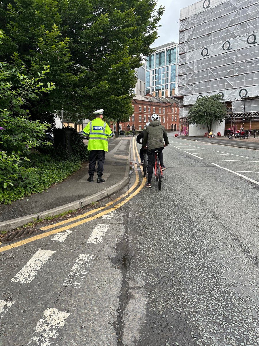 gmptraffic's tweet image. #NEWS Neighbourhood and Roads Policing Officers are out this morning in Manchester City Centre carrying out Operation #ClosePass
Did you know to safety pass a cyclist you should leave 1.5m #cyclesafety @GMPCityCentre