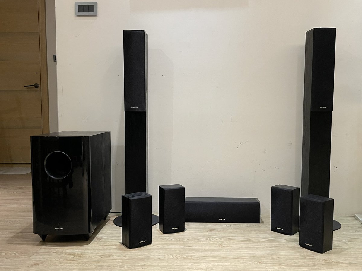 有推友想接收我的家庭劇院音響嗎
Onkyo SKS-HT870 7.1聲道
全部8顆喇叭5000便宜賣
有需要的可以私訊我
地點在台中