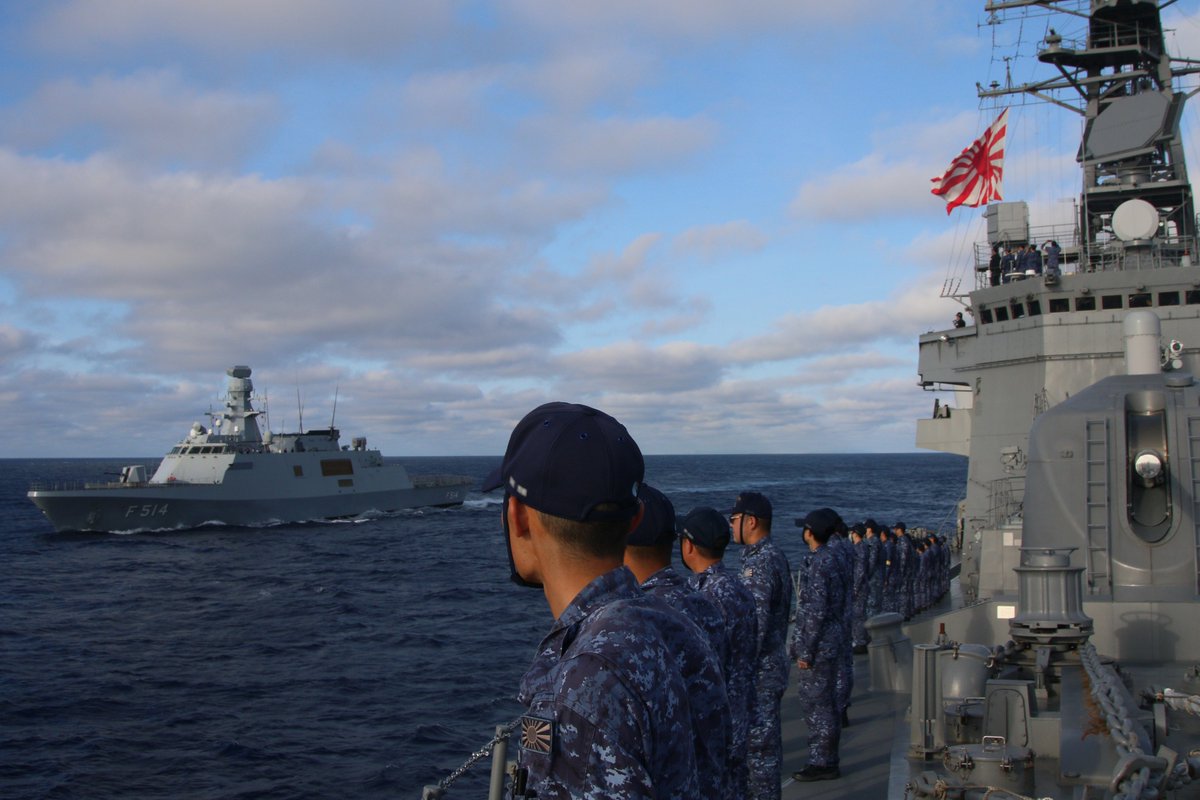 TMTsavunma's tweet image. Japon denizciler TCG Kınalıada&apos;yı selamlarken.
⚓️ Kushimoto / Japonya açıklarında 16 Eylül 1890 tarihinde batan  Ertuğrul fırkateynimizde şehit olan Bahriyelilerimizi anmak için
 Deniz Kuvvetleri komutanlığımız yıllardır periyodik olarak bir gemimizi Ertuğrul fırkateynini anmak…