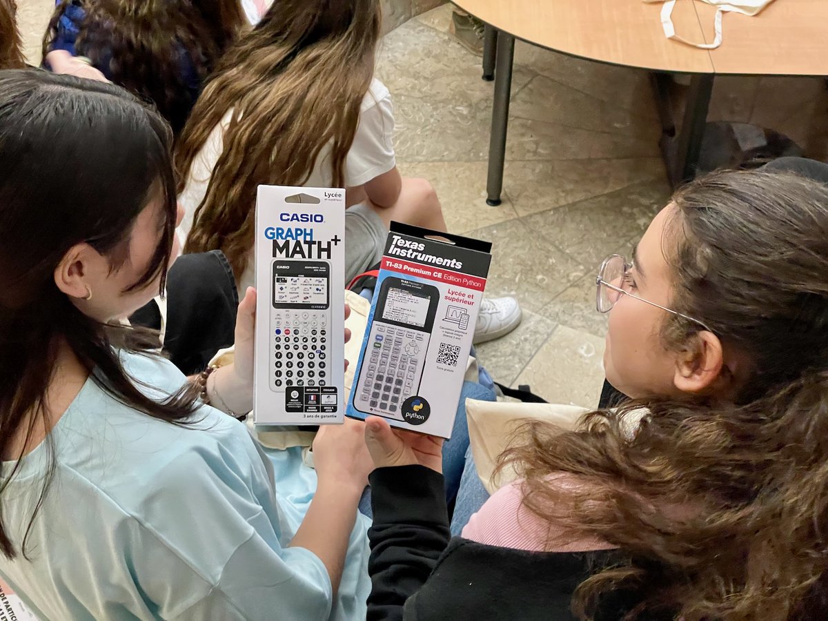 Mathemarium's tweet image. Le stage #mathC2+ s&apos;est terminé par une remise de prix en présence de @bcailhol, IA-IPR de mathématiques de @AcademieNice. Les élèves se sont vus remettre des calculatrices #Casio et #TexasInstrument, sponsors de l&apos;événement