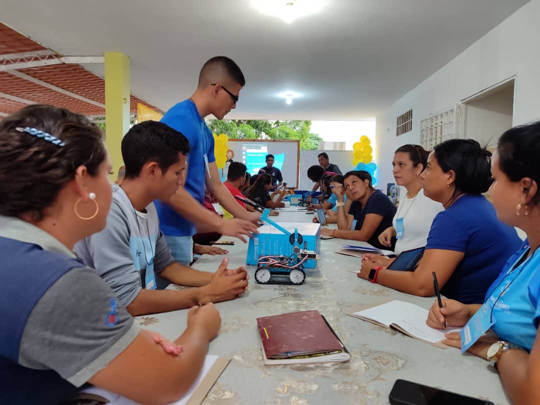 reginaminfo1's tweet photo. Quieres formarte en #RoboticaEducatica? Asiste a tu infocentro más cercano y descubre esta fascinante experiencia formativa
@Gabrielasjr @LaRosaInfoVE @InfoGua2024 https://t.co/QuQ5T8No6I