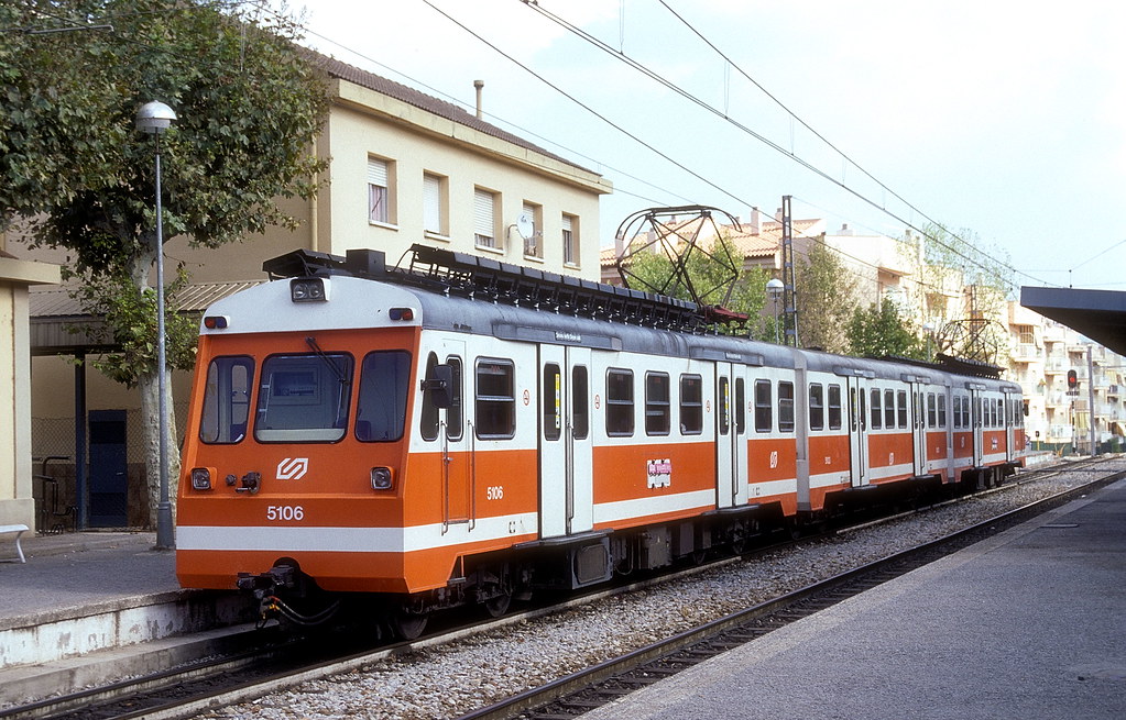 5106 de FGC en Sant Andreu de la Barca (Barcelona) el 10 de octubre de 1998 foto de P. Cvikevic #fgc #santandredelabarca #barcelona #ferrocarril #tren #transporte #train