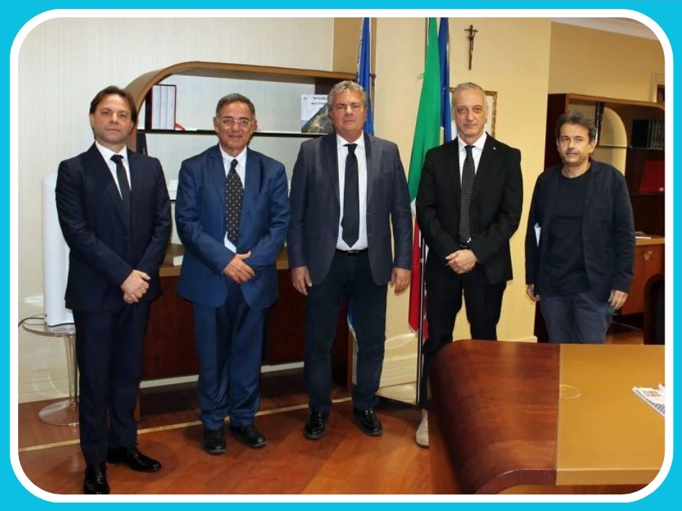 Prima edizione del "Premio di qualità per i migliori contenuti comunicativi/informativi attinenti alla tutela e valorizzazione della lingua e del patrimonio storico culturale delle minoranze linguistiche calabresi”.
L'avviso è scaricabile al link corecom.consrc.it/upload/corecom…