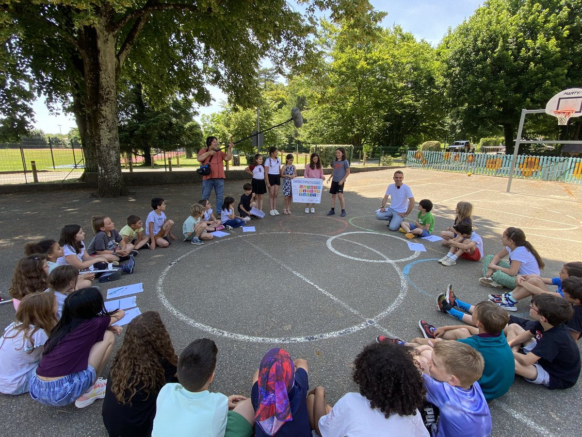 fabienvallier's tweet image. #Direct Tournage reportage @reseau_canope pour la série #canotech au sein de l’école de la Brunerie @Voiron_Ville Une école eco citoyenne #E3D #CNR Bravo aux élèves et à leurs enseignants @ChatelainPerri3 @patrice_gros @MarzoukMohamme3 @McMissir