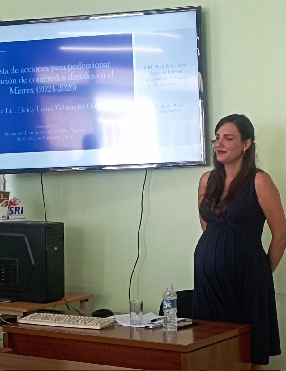 Mi amiga <a href="/VilluendasHeidy/">Heidy Villuendas Ortega</a> expone su tesis de la especialidad!

Brillante como siempre, haciendo ciencia desde la comunicación.

Orgullosa de ti ❤️🇨🇺

#DiplomaciaRevolucionaria 
#GenteQueSuma