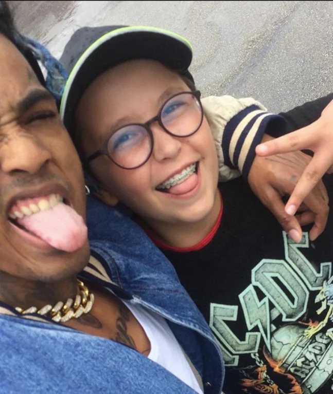 RileyTaugor's tweet photo. June 17, 2018. The last picture X took with a fan 💔

Nothing but good energy https://t.co/5xCYn5ELQm