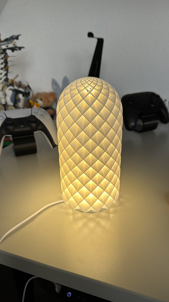 Fabian_p16's tweet photo. @BambulabGlobal @bambulaB Made the lamp with my new P1S :) https://t.co/zRh6BbTM3m