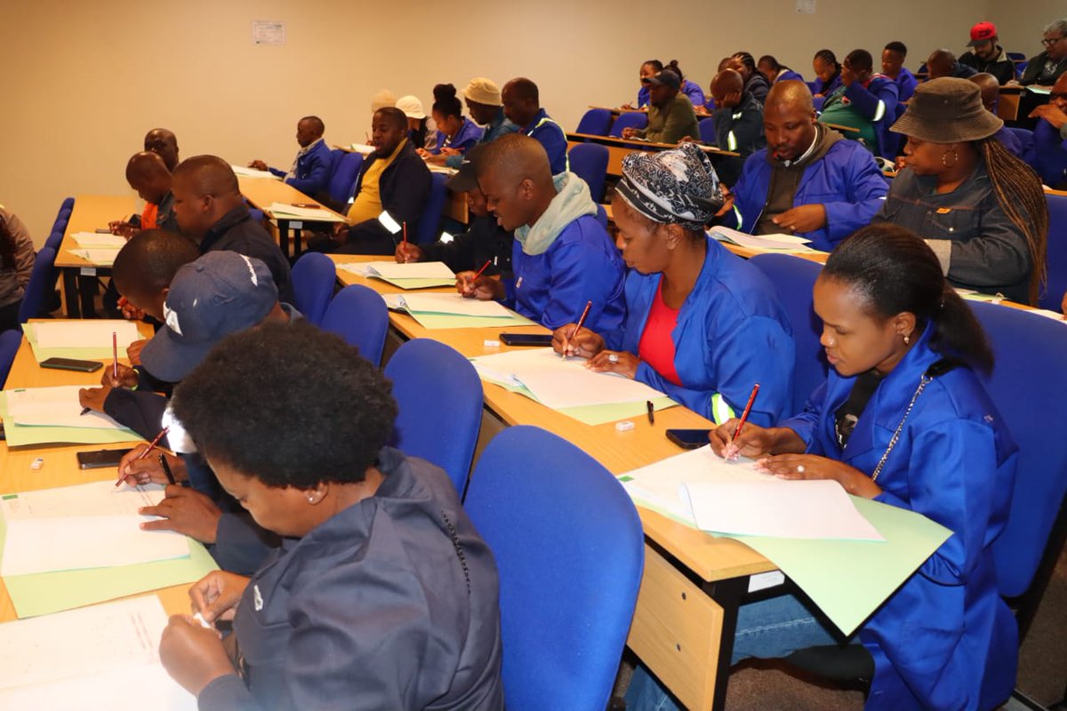 DBE_SA's tweet image. The new cohort of teachers to be trained in the occupational and vocational streams is from Zululand, Amajuba, Umzinyathi, uThukela and Umlazi education districts.
#ThreeStreamModel