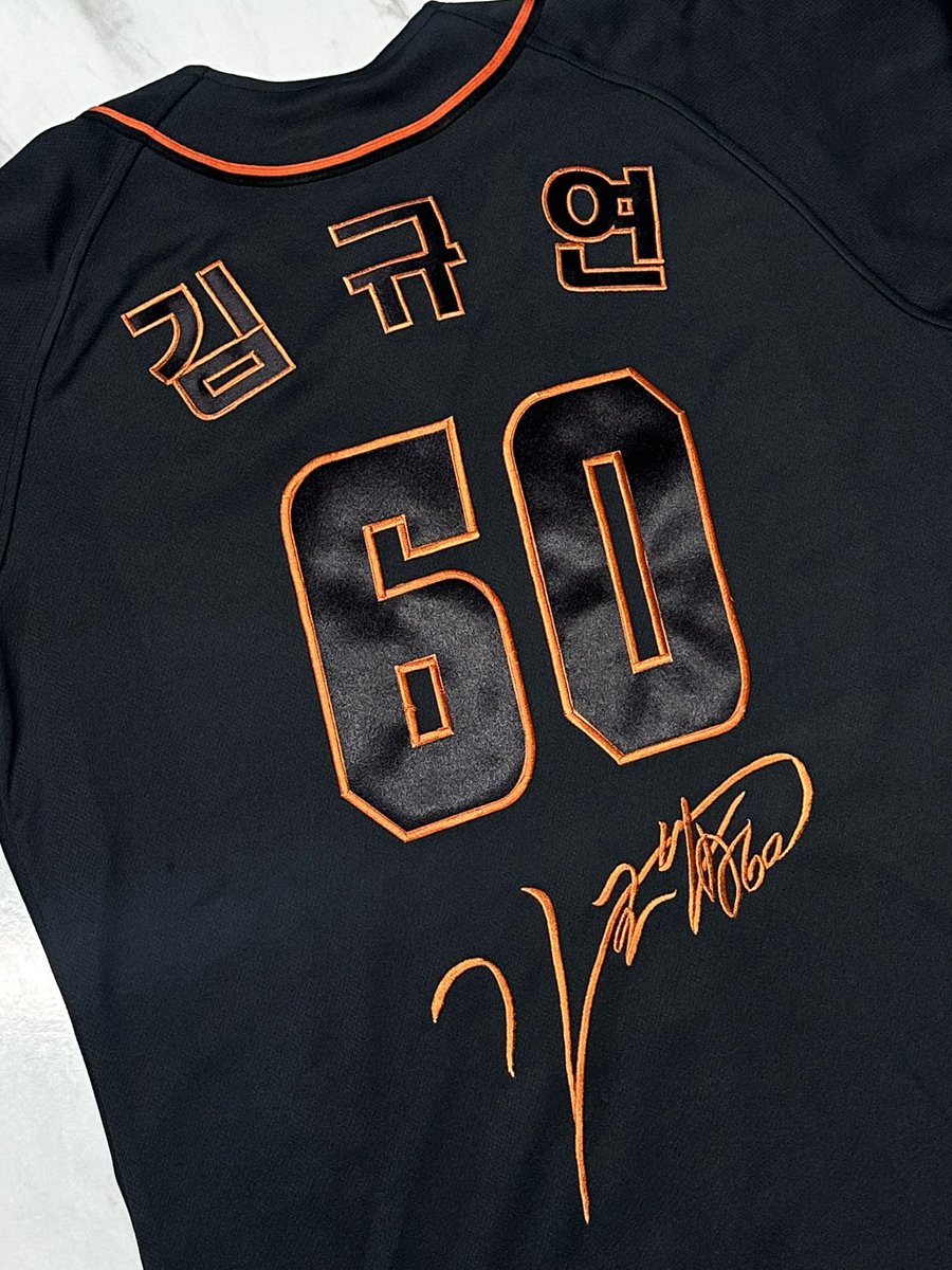 📍인천 천경자수

밀니폼 닼니폼 색깔 맞춰 싸인 자수 넣었더니 너무 예쁨.. 싸인 자수 왜하는지 바로 이해 완 레플리카 열마킹은 테두리자수도 필수임 이제  유니폼 막 빨래 가능🫧