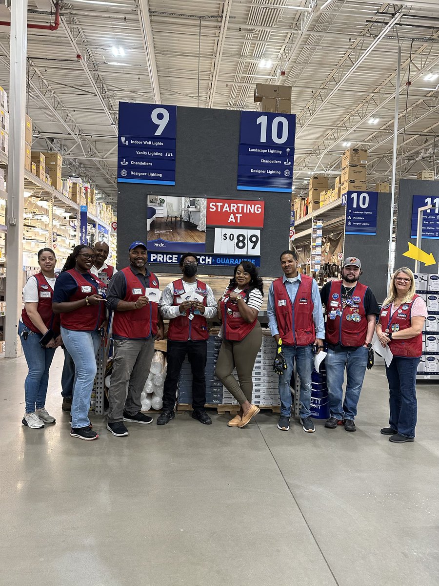 Sound the alarm 🚨 it’s a great day in 2244 when your able to recognize 2 department sups for a job well done in their areas.