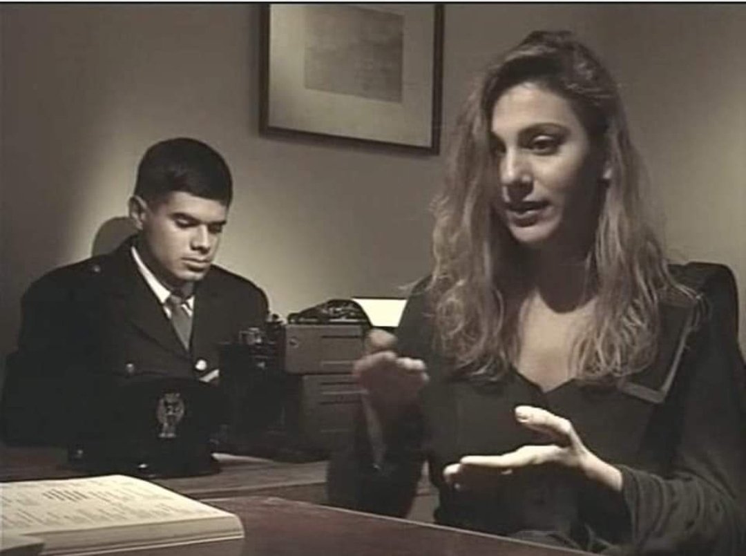 Frenkie_Woody's tweet image. Non è il commissario Montalbano ma è una scena di un film drammatico anni '90