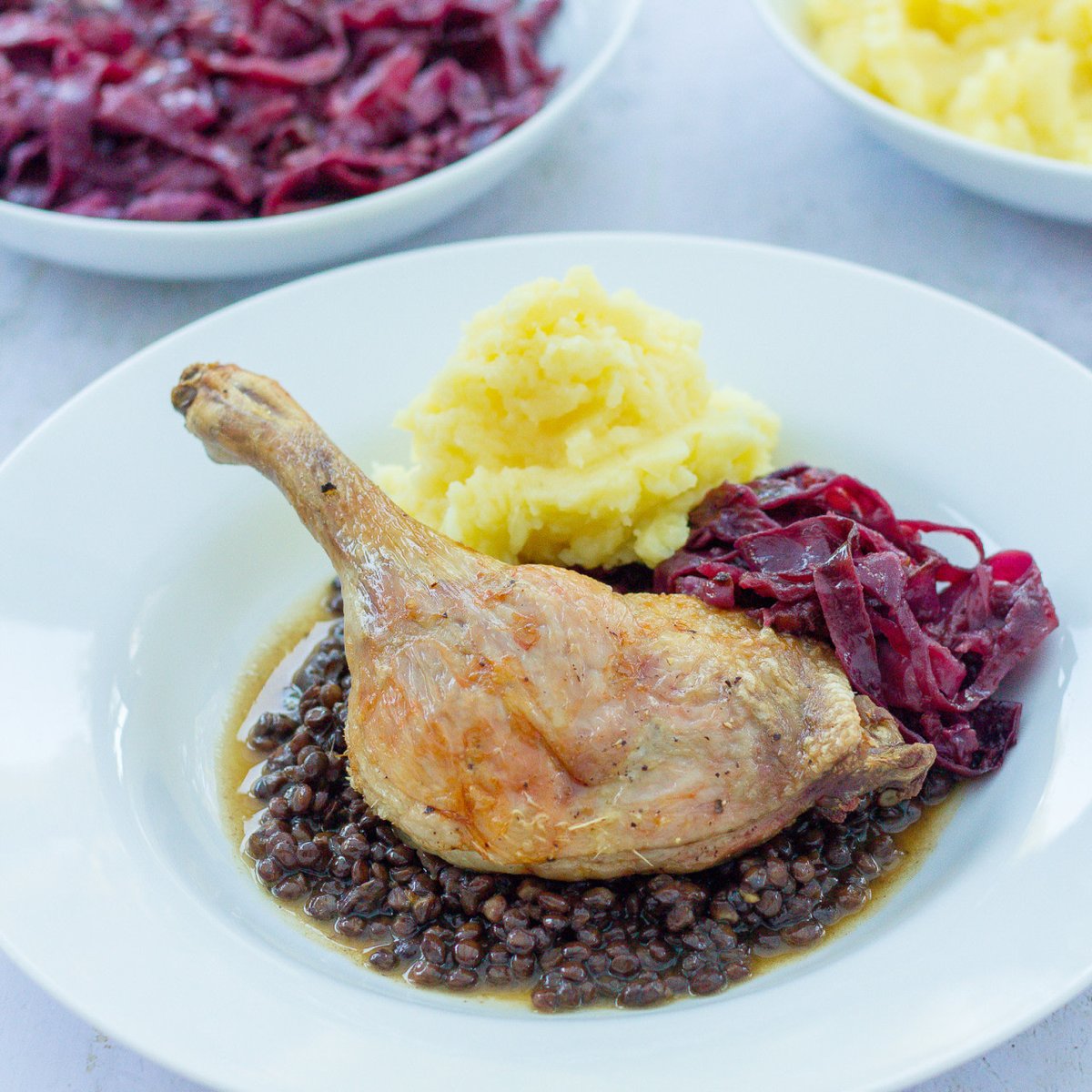 easypeasyfoodie's tweet photo. Roast duck on a bed of Puy lentils, served with braised red cabbage and buttery mash. Impressive looking, utterly delicious, but actually really easy to make.

GET THE RECIPE => https://t.co/ikzoT7glvX 

#duck #roastduck #lentils #puylentils #braisedredcabbage #easyentertaining https://t.co/dut0gtHM8h