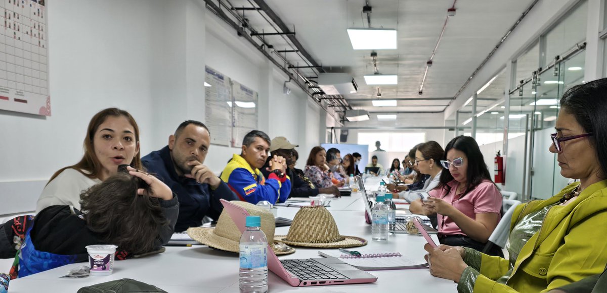 En nuestra reunión semanal la diversidad de los integrantes del Movimiento Futuro, con alegría continuamos construyendo el porvenir por amor a Venezuela 🇻🇪

Regístrate futuro.org.ve