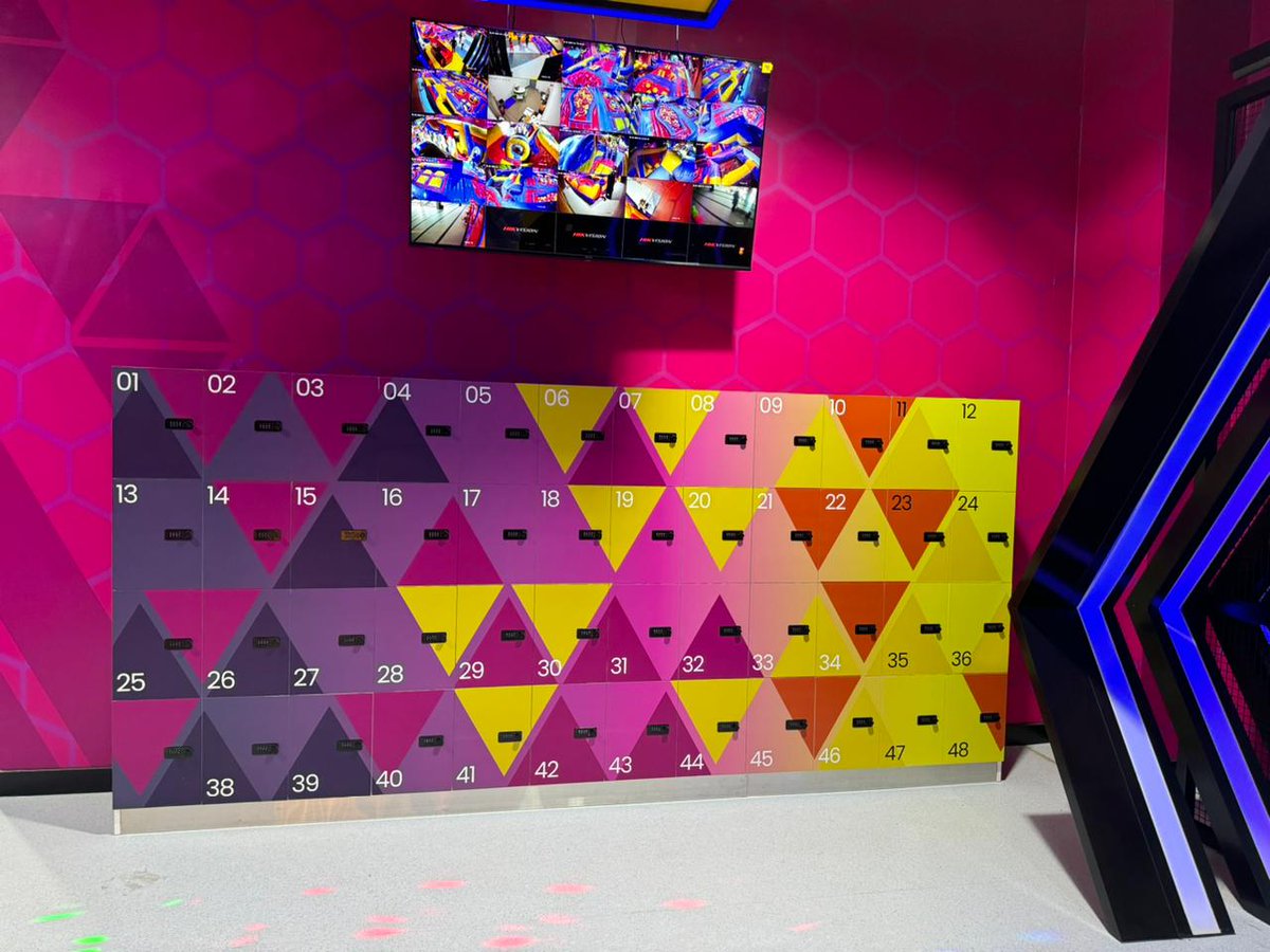 BAANHolding's tweet image. تم افتتاح #Sparkys Jump أبوابه رسميًا في الإمارات العربية المتحدة بمركز الطايف مول في الفجيرة.
Sparky&apos;s Jump هي مدينة ألعاب مبتكرة للقفز والتي تدعو زوراها للتحليق عالياً وخوض تجربة لامتناهية من المتعة والمرح.

Exciting news! 🎉 #Sparkys Jump has officially opened in the UAE at Al…