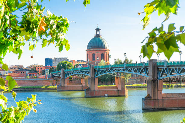 France_urbaine's tweet photo. Rafraîchir la ville 
➡ Le Groupe de travail "Biodiversité" a réuni plus de 50 élus et techniciens pour partager leurs réflexions sur l’adaptation des villes au changement climatique.
➡ Ces initiatives visent à créer un environnement plus #durable.
 https://t.co/5q3LzXlnFJ https://t.co/PikDoCLavj
