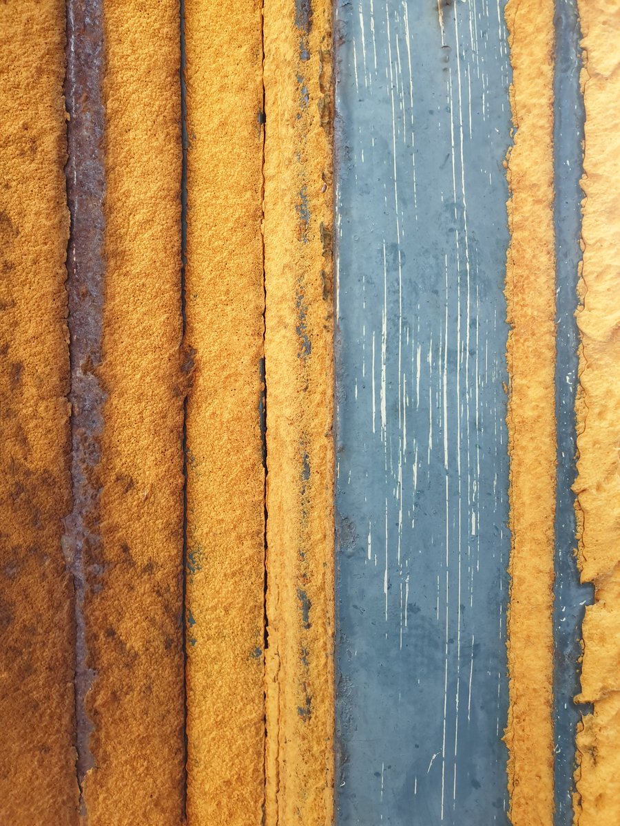 Le travail de la rouille au milieu de la garrigue provençale #streetart #rust #pintry #abstractart #Provence #Paca