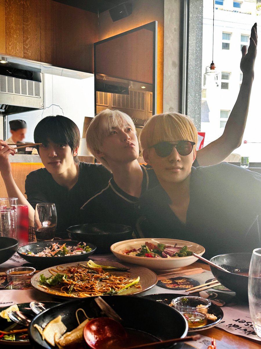 -ˋˏ * 🍑🐰🐶 * ˎˊ-

#DOYOUNG #JAEHYUN #JUNGWOO 
#NCT #NCT127 #NCT_DOJAEJUNG