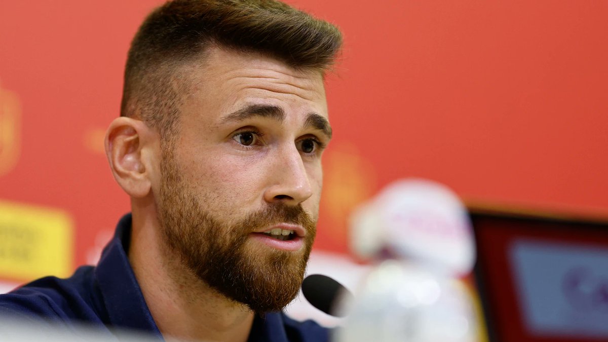 A Unai Simón no le gusta que Mbappé opine en contra de quienes hacen política mediante el racismo contra los pobres.

A Unai Simón le preguntaron por el racismo contra Vinicius y opinó. Dijo que era intolerable.

No des vergüenza ajena. No seas como Unai Simón.