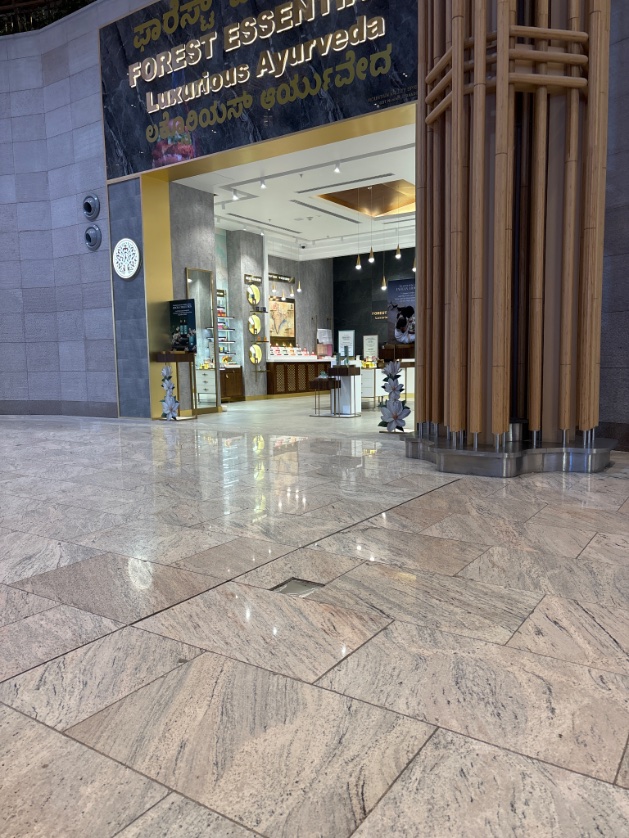 SoundaryaRak's tweet image. There’s a small but significant dent that people trip or bump into, often getting surprised. Just witnessed a baby fall. Please address this to maintain safety at our otherwise beautiful airport. @BLRAirport