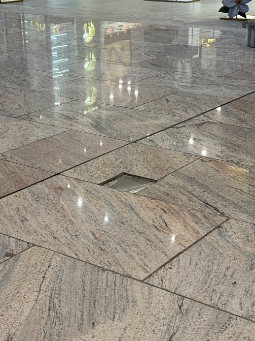 SoundaryaRak's tweet image. There’s a small but significant dent that people trip or bump into, often getting surprised. Just witnessed a baby fall. Please address this to maintain safety at our otherwise beautiful airport. @BLRAirport