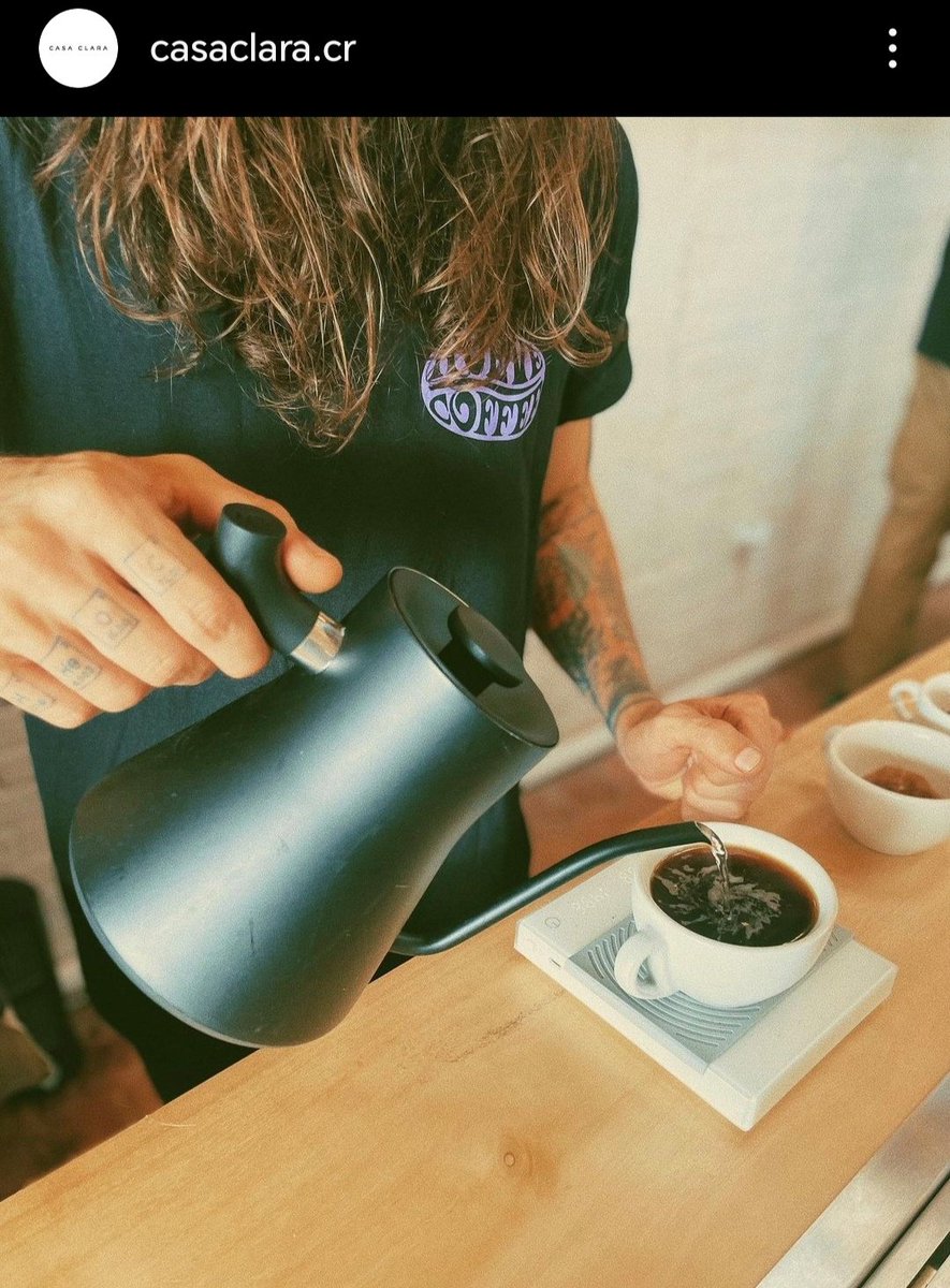 pardingo's tweet image. Mi hermano 🥁 abrió un café a principio de año en una esquina de San Pedro de Montes de Oca; se llama Casa Clara. ☕
Abren de 2:00 a 6:30 p.m. todos los días.
Tienen café de especialidad y repostería 🥐🤌. Mis opciones favoritas son las medias lunas y las danesas.