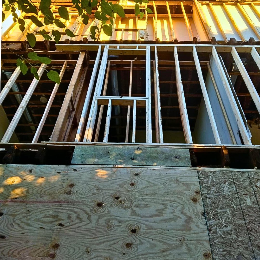 iamkingg10's tweet image. New wall framing installed and ready for the next phase! 🏡
 #ConstructionMilestone #BuildingProgress