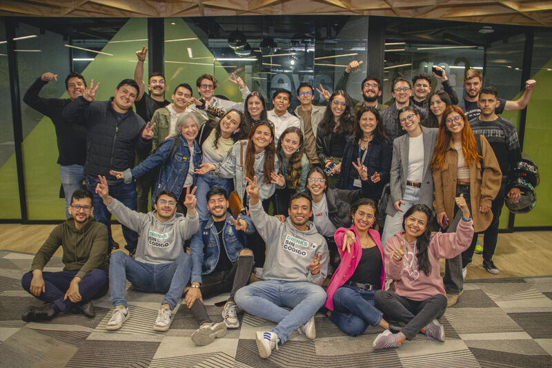 La comunidad de <a href="/nocodehackers/">NocodeHackers</a> es increíble. Aquí 30 personas en el primer evento en Colombia 🇨🇴

Una tarde en la que crearon sus primeros proyectos y descubrieron el mundo del No-code.

Todo gracias a <a href="/Sebas_Notion/">Sebas</a> y Mateo por querer organizarlo (y hacerlo tan bien).
