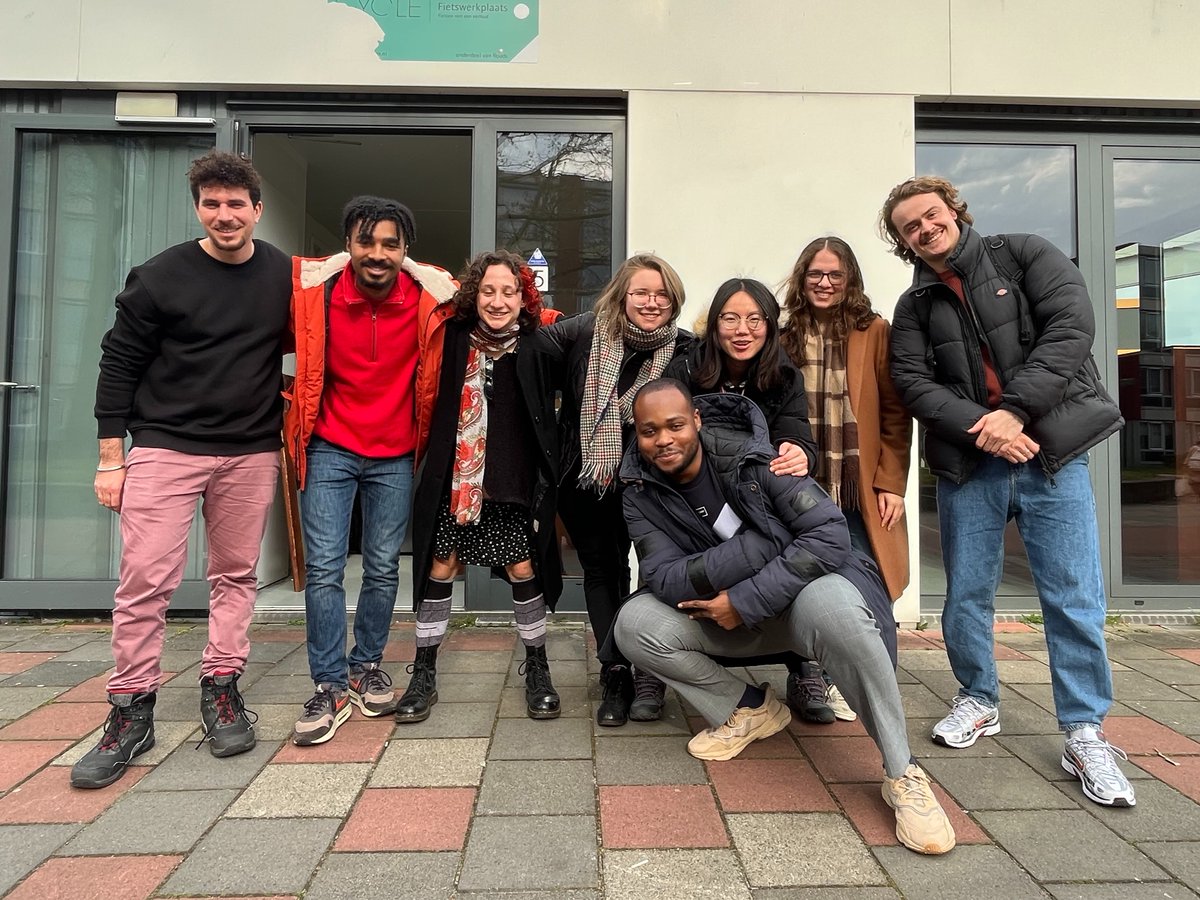 Afgelopen vrijdag was de eindbijeenkomst van het Community Building project op de Spinozacampus! In opdracht van <a href="/HvA/">Hogeschool van Amsterdam (HvA)</a>, <a href="/VUamsterdam/">Vrije Universiteit Amsterdam (inactief)</a>, <a href="/UvA_Amsterdam/">UvA Amsterdam</a>, <a href="/duwonl/">DUWO</a> &amp; <a href="/AmsterdamNL/">Gemeente Amsterdam</a>. Het was een mooi en inspirerend project en we hebben veel impact gemaakt. Daar zijn wij trots op!