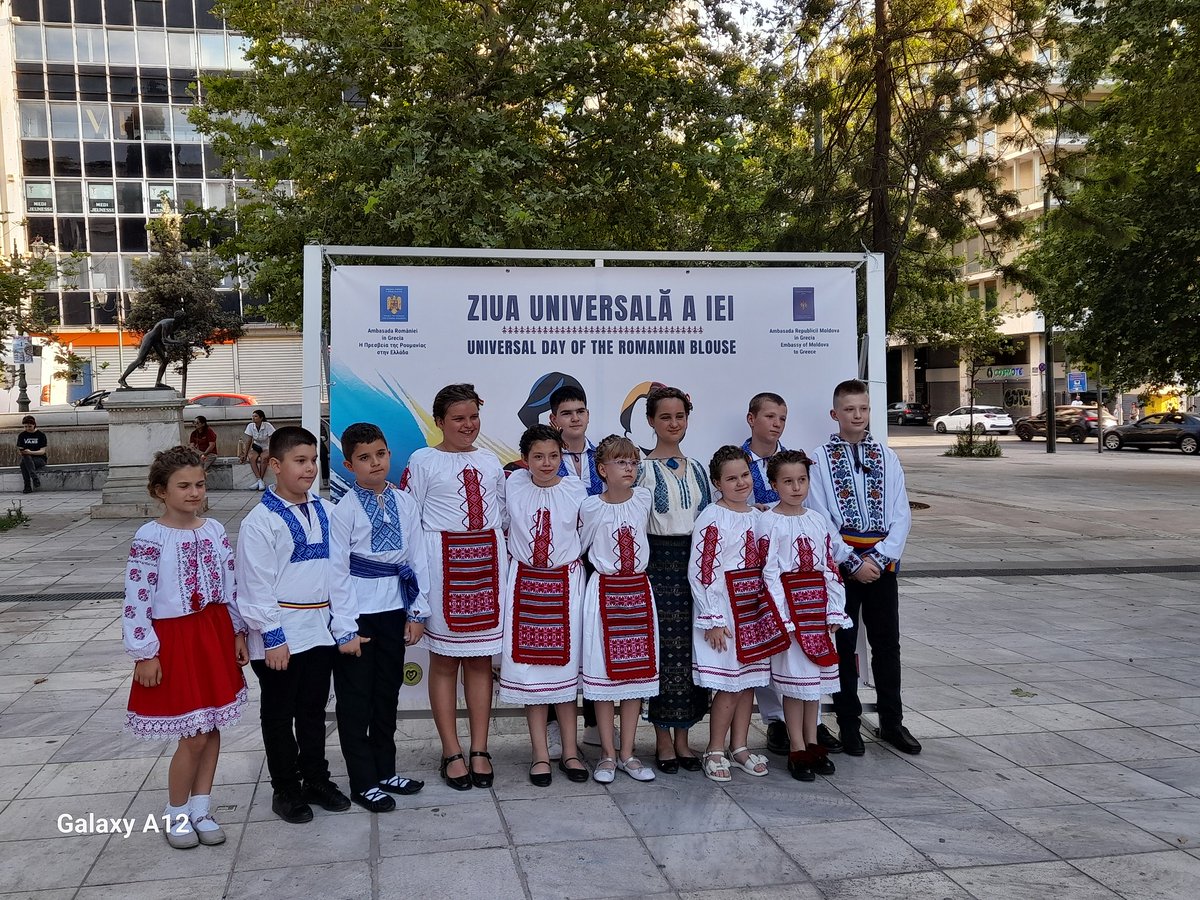 RomaniaInGreece's tweet photo. Colorful and dynamic celebration of the Universal Day of the Romanian Blouse in the ”heart” of Athens, in Syntagma Square, on 16 June 2024, with A big THANK YOU to all RO and RMD associations involved, as well as to Athens City Hall. @AndreiPopov73 @LaBlouseRoumaine https://t.co/JS82kIeWSY