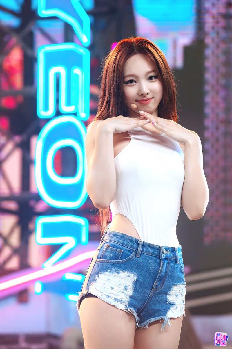 SBS 인기가요 (SBS Inkigayo) tweet media