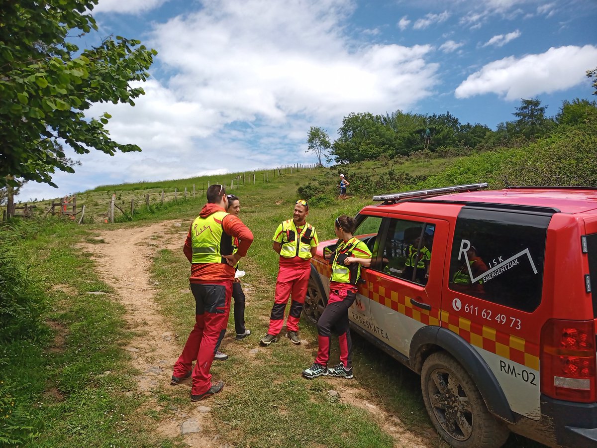El servicio preventivo realizado ayer en #Tolosa con motivo de la Tolosako 3 Tontorrak discurrió con normalidad y por suerte solo se realizaron asistencias, en principio, sin importancia.
Os dejamos varias imágenes de nuestra labor junto con #Emerbask. 
#RiskEmergentziak