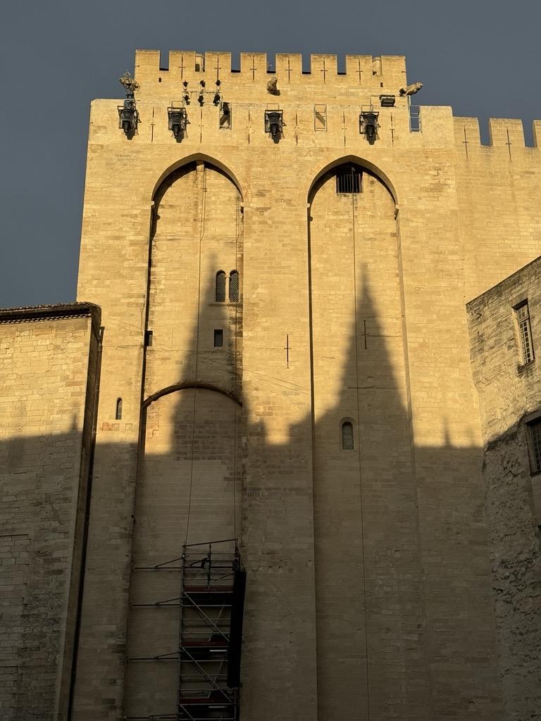 Dimatec_Light's tweet photo. La Cour d’honneur sera équipée cette année de Sinfonya et Rhapsodya pour le @FestivalAvignon !

@ClayPakyNews https://t.co/CBr4UHPEms