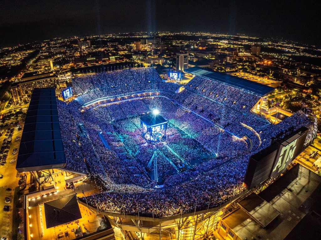 I know everyone’s seen the articles and pictures already all over social media… but Saturday night was insane with George. 110,905 in attendance for the show at Kyle Field. It was the largest concert in US history. And my dad was there to see me play. I’ll never forget it!
