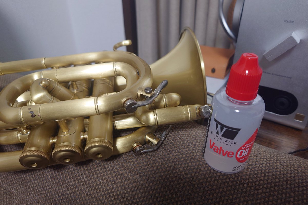 ray__bon's tweet image. デニスウィックのバルブオイルが凄い
その名も
&quot;Advanced Formula Oil with PTFE&quot;
何だか高性能で速そうな名前😂

ポケットトランペットのピストンの動きがかなり悪かったのですが、コレ注したら一気に解消されました
PTFEと言う成分がポイントらしいです🤔
＃バルブオイル
＃デニスウィック