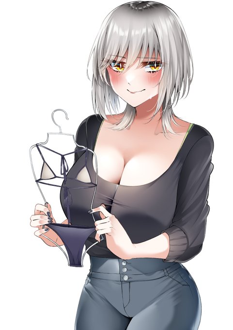 行きつけ喫茶店のバイトちゃん86
「これ着てほしいの?ふーーーーん…」 