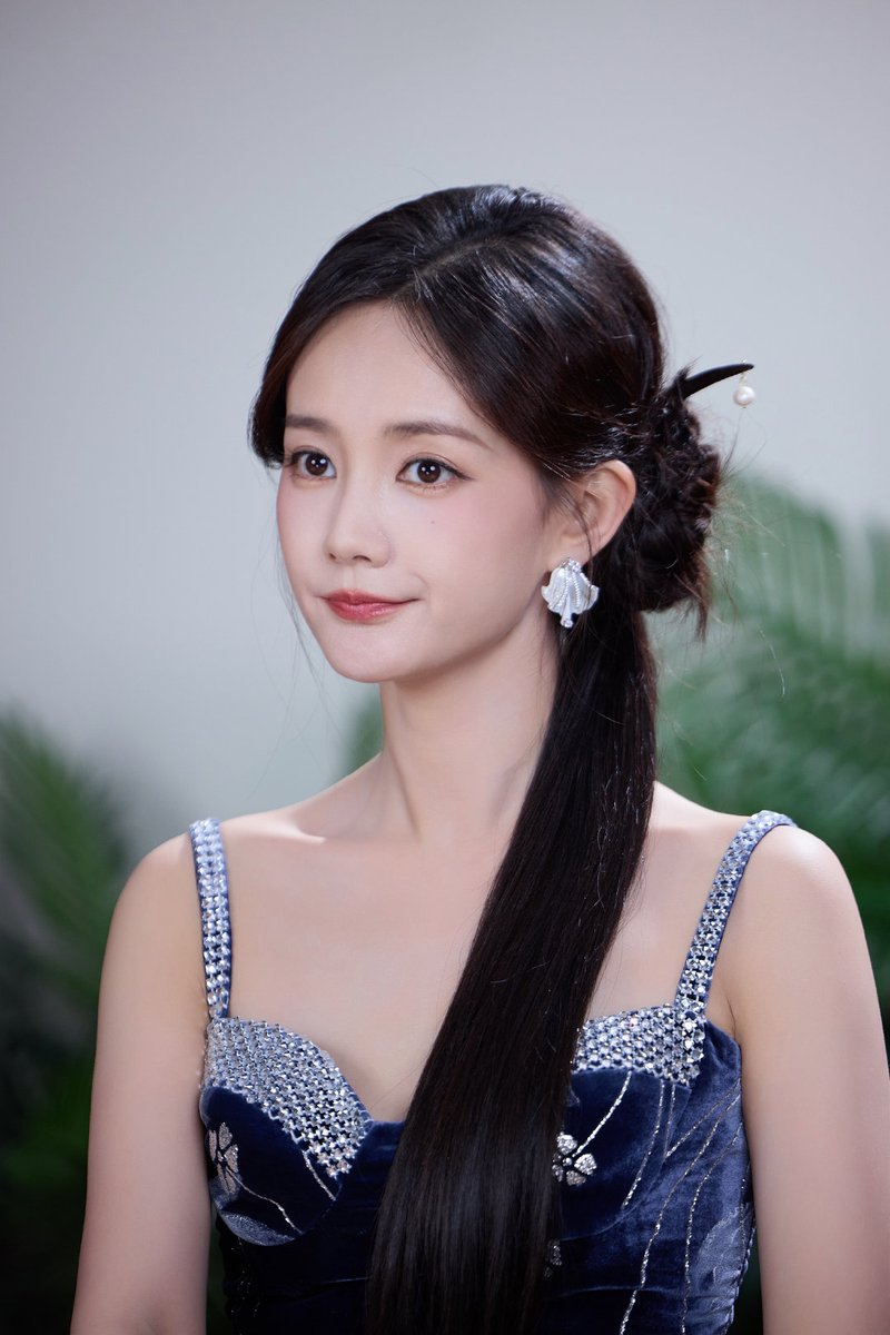 yihuanshibiaozi's tweet photo. #李一桐 可不是谁都有资格喝我这么浓的精华哦！五发浓稠的精液射到淫穴里又附带淫水出来才得到这么一杯精华！桐桐得在所有粉丝面前展示主人我的恩赐！ https://t.co/lLN4TJkrsp