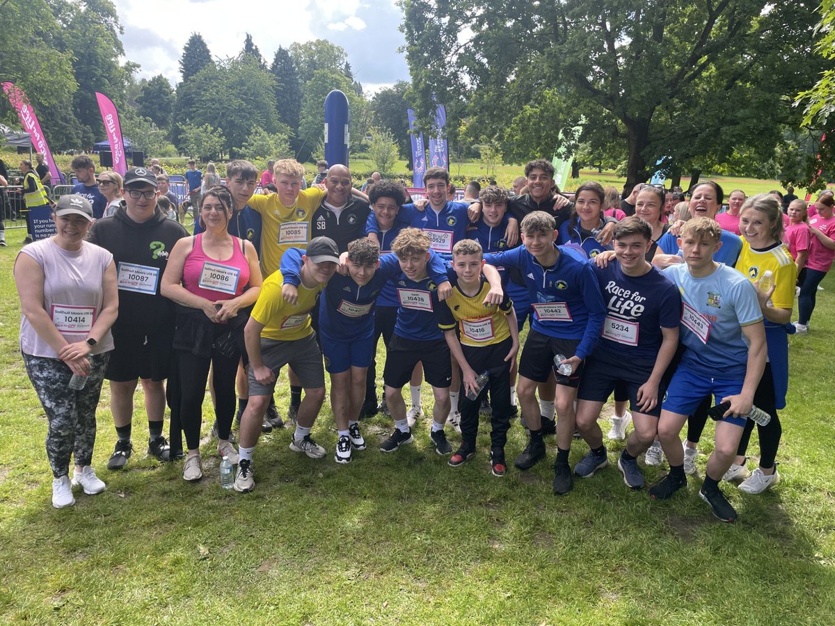 A big shout-out to our U16SB team (and friends and family) who completed the Race for Life on Sunday to raise money to support Cancer Research UK! You are still able to donate using the link below if you're able to support them! 💛💙 

fundraise.cancerresearchuk.org/team/solihull-…