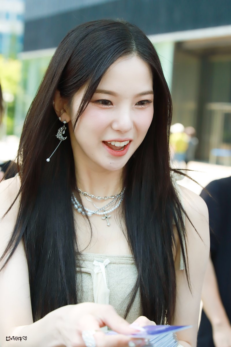 여우더쿠 tweet media