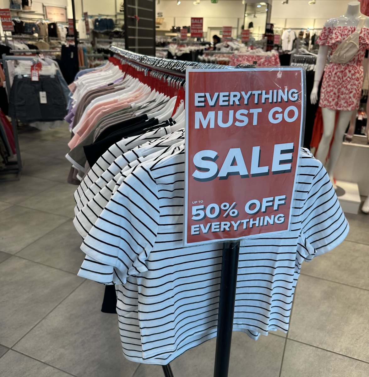 AlhambraCentre's tweet image. Don't miss @selectfashion's Massive Clearance Sale NOW ON!

With up to 50% off everything, your new Summer wardrobe awaits! ☀️

#SlayInSelect #SelectStyle #MustHave #StyleSecrets