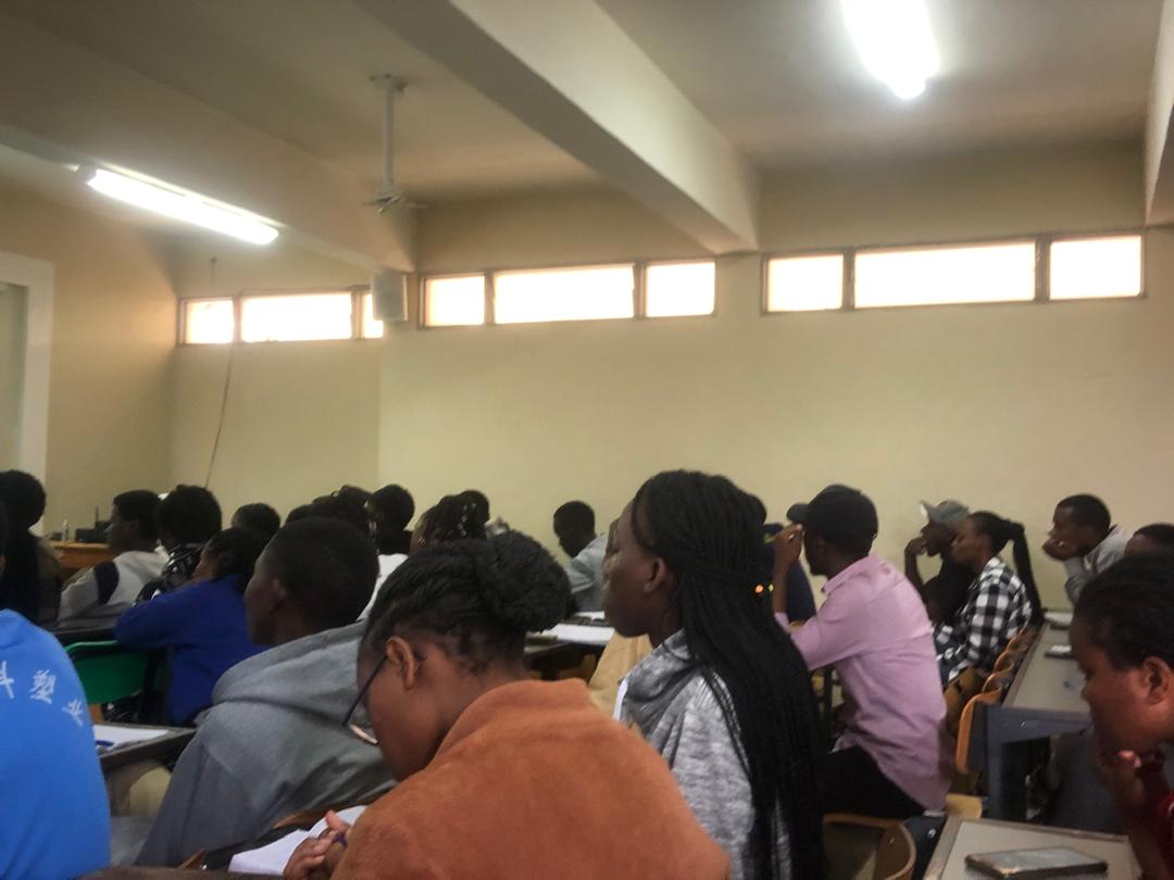 Scome_rwanda's tweet photo. π #HappeningNow: PEER LEARNING PROGRAM!
π Today, our dedicated medical students from PCL1(2nd intake) are diving deep into Anatomy: Abdominal Wall.
Through collaboration, theyβre enhancing their knowledge and skills together. Let's grow and excel academically!#FutureDoctors https://t.co/D0By4kYVOk