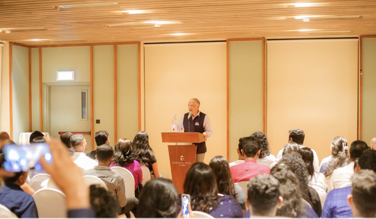 IndiainSL's tweet photo. Talking 🇮🇳🇱🇰 with the future of Sri Lanka! HC @santjha interacted with over 150 young participants at ‘Meet the Ambassador’ series hosted by #NextGenSL. Conversation ranged from contemporary developments in India to bilateral ties & the limitless potential of 🇮🇳🇱🇰 friendship. https://t.co/O7c6wKzC24
