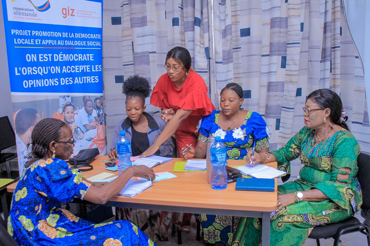 giz_drcongo's tweet photo. Inspirant : le programme de mentorat #ProjetDemoLoc, aide les femmes à se lancer en politique et à s'épanouir dans leur carrière. Avec l’appui du @AA_Stabilisiert @Allemagne_RDC. Des pionnières partagent leur expertise et expérience avec la prochaine génération #MentoratAuFéminin https://t.co/xQKMnTtz1n