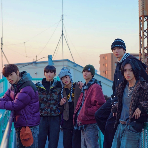 MusicNewsWeb's tweet photo. K Pop group RIIZE share new single 'Love 119' - #RIIZEofficial @RIIZE_official #RIIZE https://t.co/rHCC04NmeS https://t.co/5O9GY2eNC4