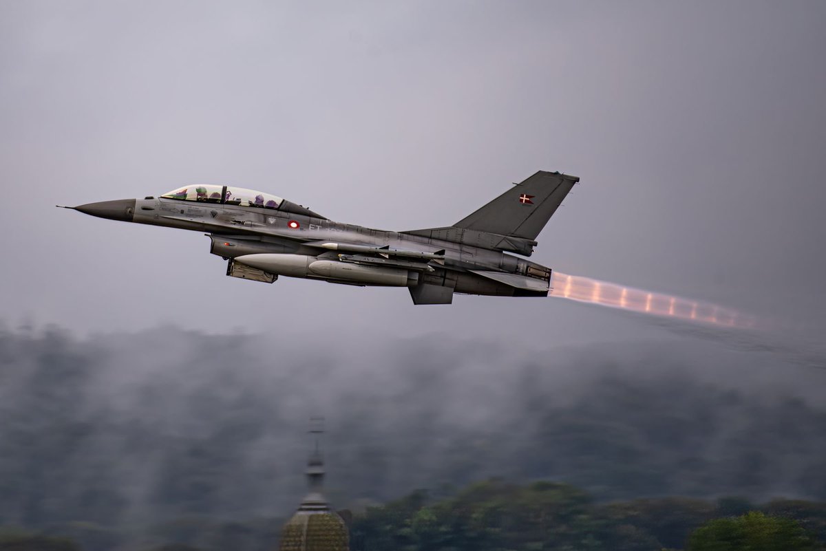 Update Line UP : United Kingdom

airshowdisplay.fr/displaynews

Sywell Airshow | June 22 - 23
Farnborough International Airshow | July 22 - 26
Southport Air Show | July 13 - 14
The Royal International Air Tattoo | July 19 - 21

<a href="/FIAFarnborough/">Farnborough Airshow</a>
<a href="/airtattoo/">Royal International Air Tattoo</a>
<a href="/RichgoodwinS2S/">Rich Goodwin Airshows</a>
<a href="/RoyalAirForce/">Royal Air Force</a>