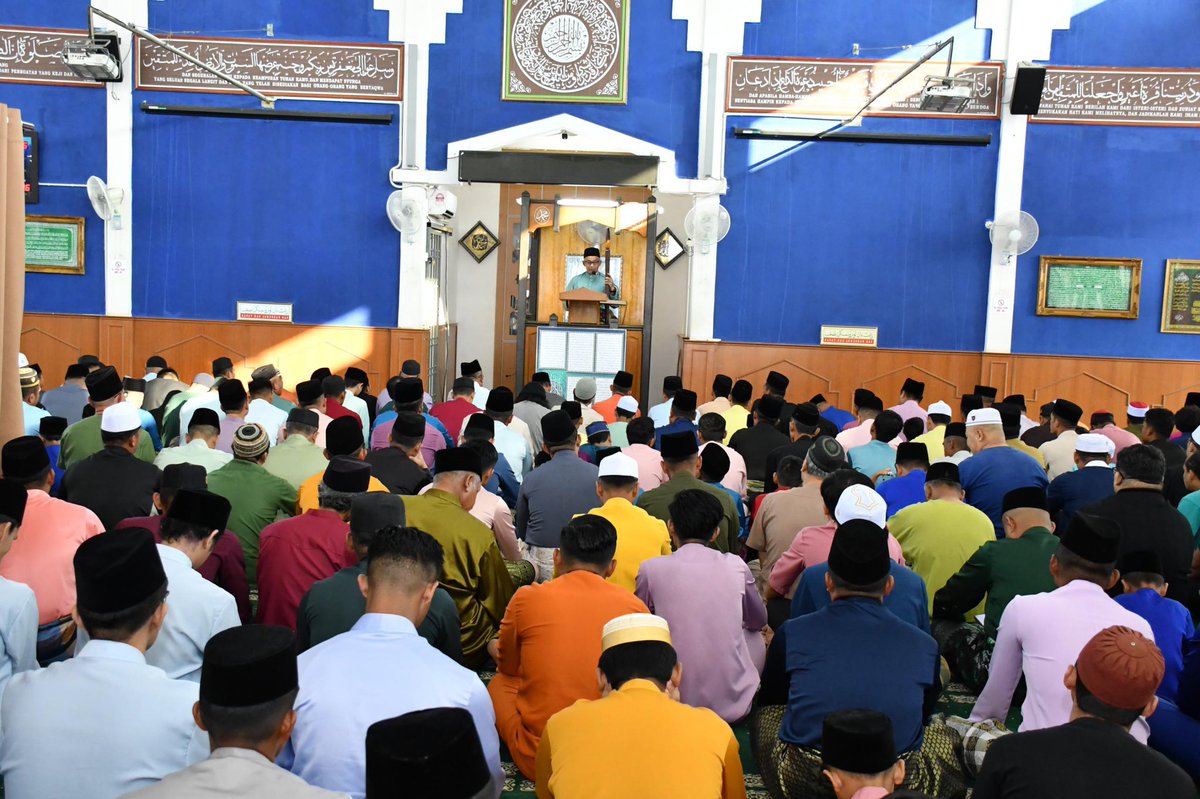 Mawilla_1's tweet photo. 10 Zulhijjah 1445H 

YBhg PANGWILLA 1 bersama warga menyempurnakan solat sunat Aidiladha dan ibadah korban di Surau Al Amin RKTLDM Balok Perdana bagi menyambut Hari Raya Aidiladha. Semoga segala amal diterima Allah SWT.

@tldm_rasmi 
@MPA_Barat 

#BersatuBersediaBerjaya
#3B4one https://t.co/rysucZLvS7