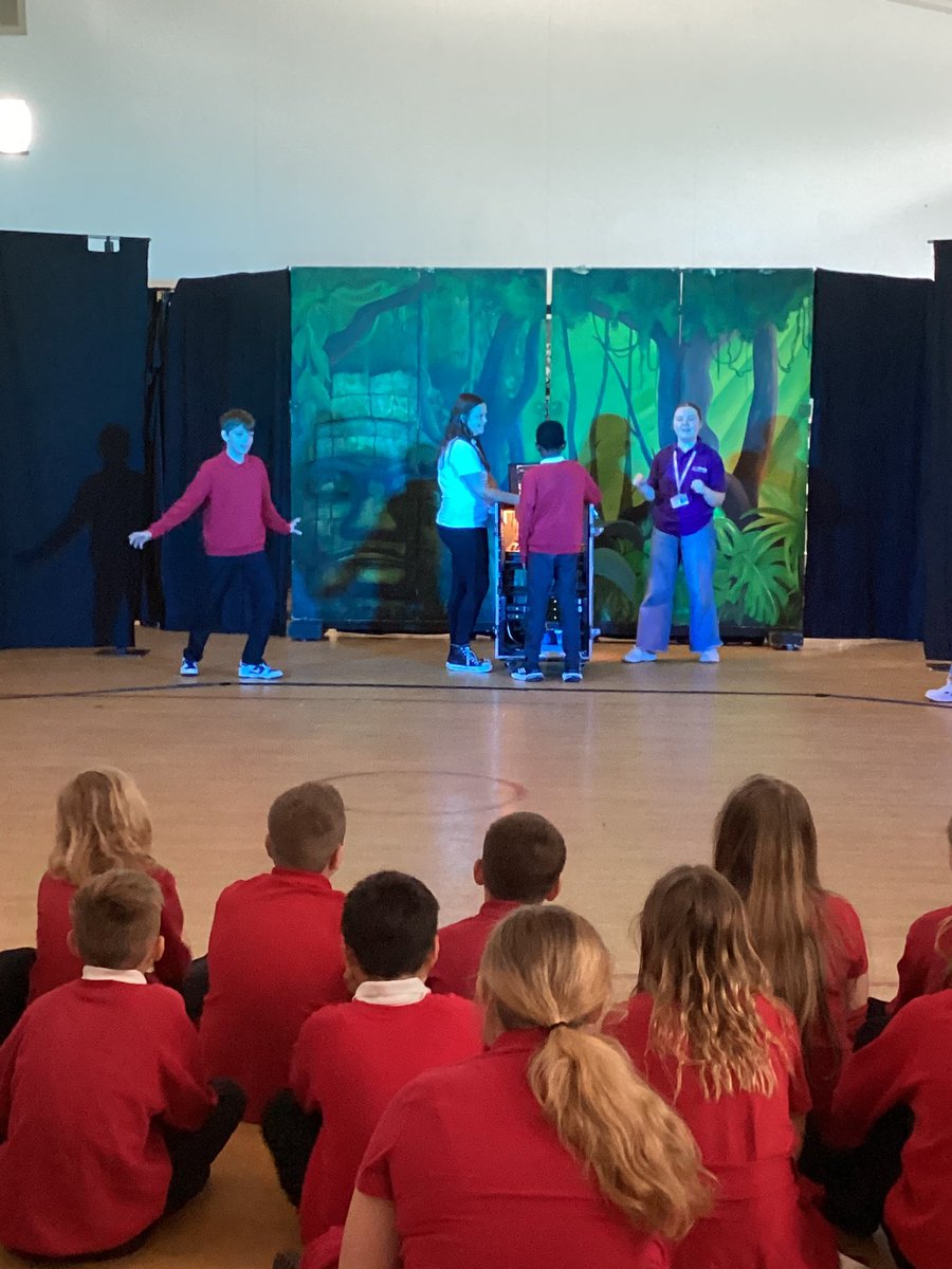 MissBeeYear6's tweet photo. An enjoyable and exciting morning! First we watched the production of The Jungle Book followed by a workshop to learn about what happens behind the scenes. The children found out about scenery, costumes, sound and lighting. https://t.co/g6ErCjdgBi